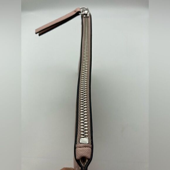 Guess Cosmetic Bag Pink Color Like New - Picture 4 of 7